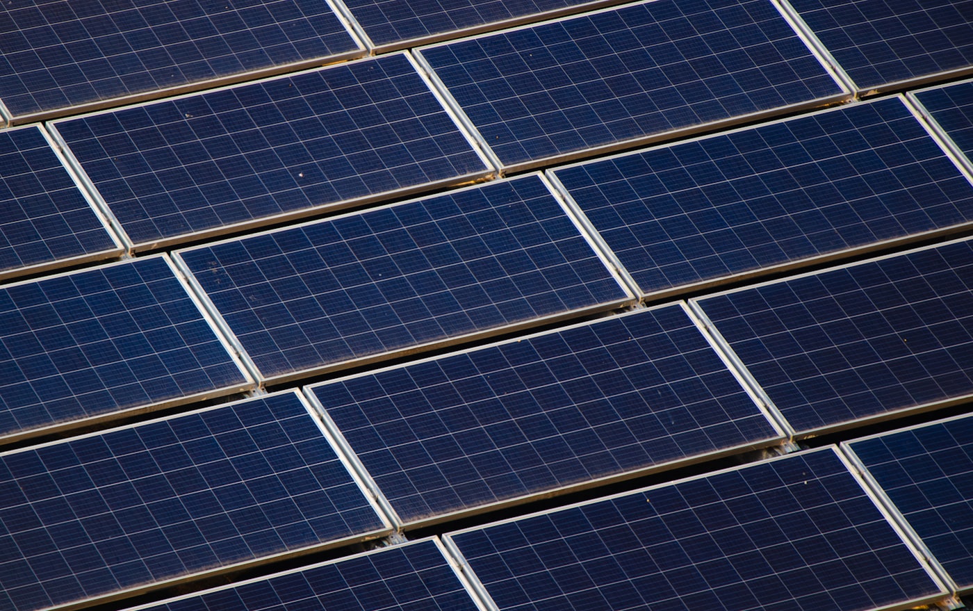 Polycrystalline solar modules in a dense array